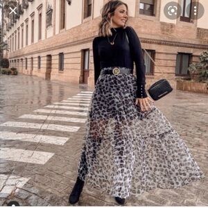 Zara long flowy skirt— size medium